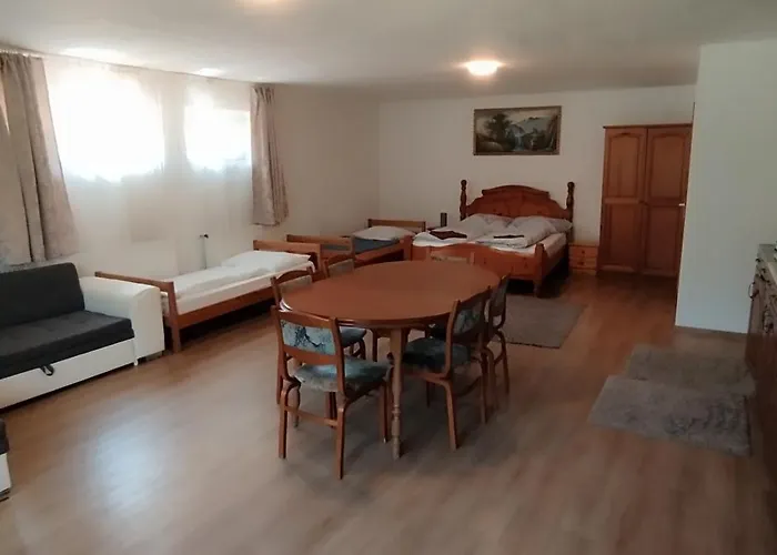 Gecse-villa Appartamento *